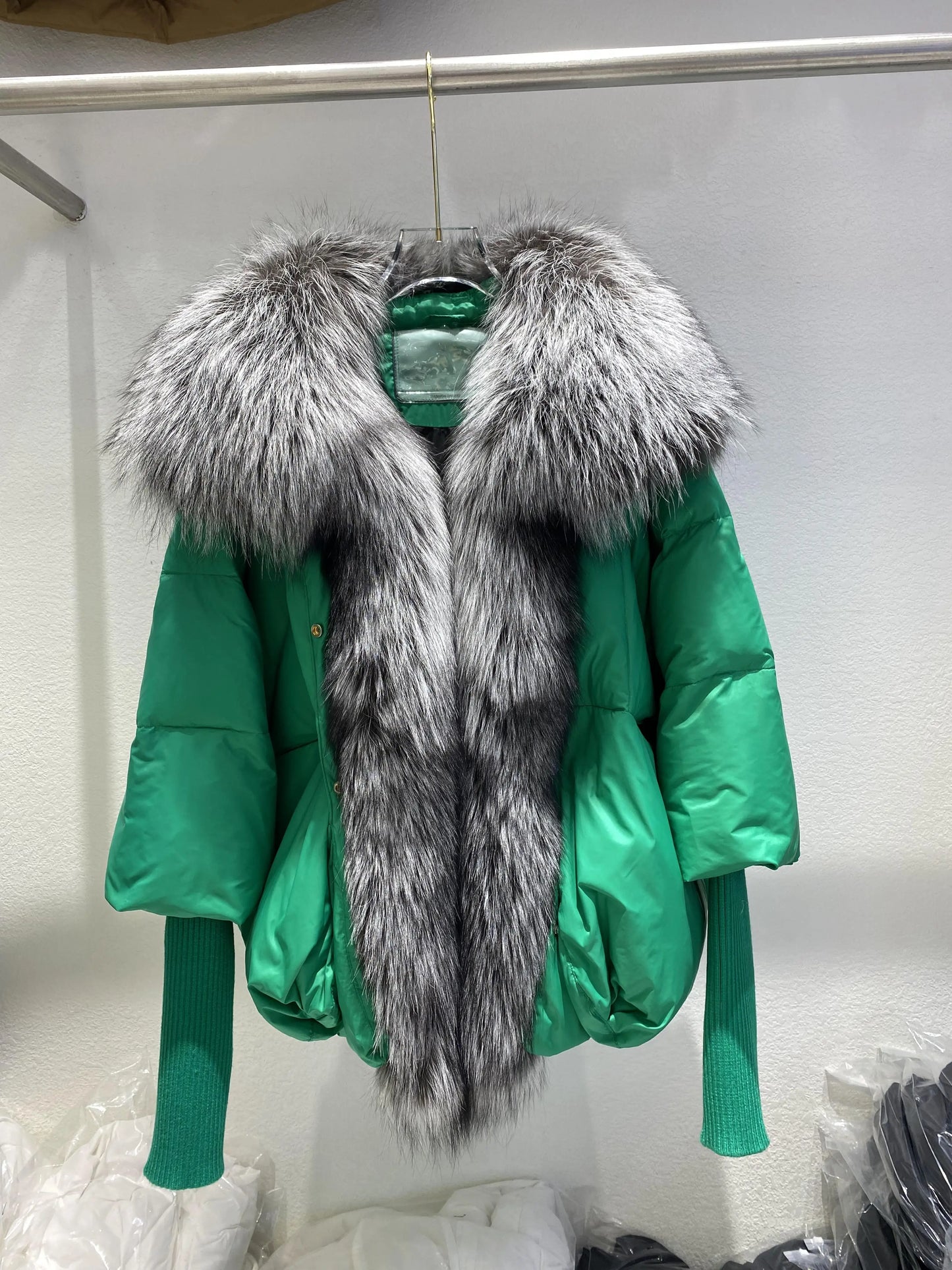 Susan – Entendaunen-Winterjacke met Veren Kraag voor Vrouwen